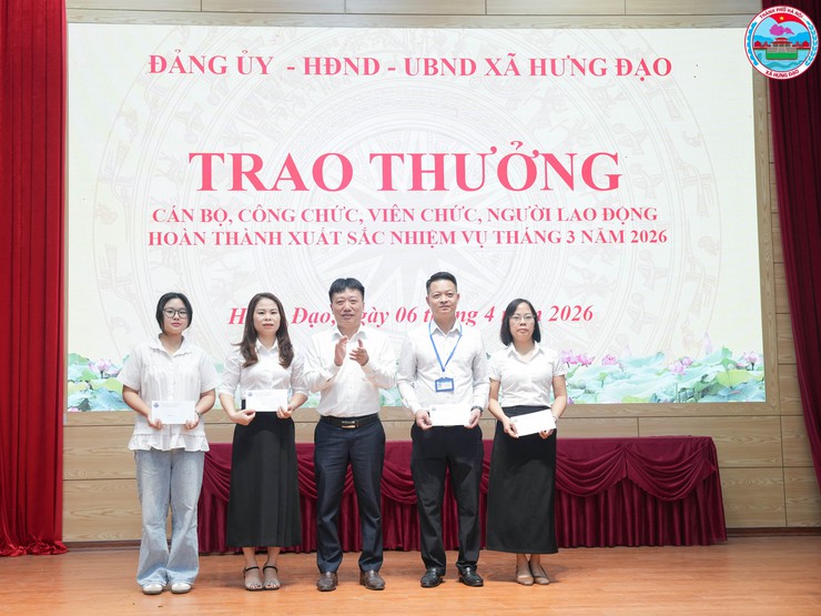 XÃ HƯNG ĐẠO TỔ CHỨC LỄ CHÀO CỜ THÁNG 4 NĂM 2026, CÔNG BỐ CÁC QUYẾT ĐỊNH VỀ CÔNG TÁC CÁN BỘ- Ảnh 11.