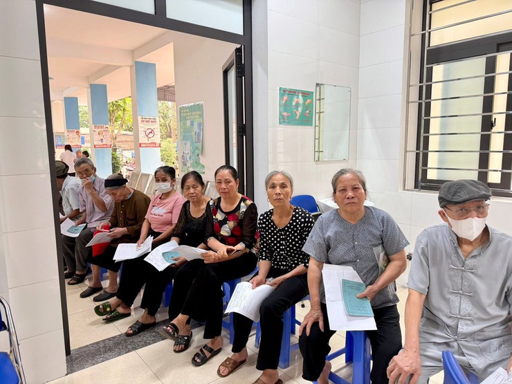 Tổ chức khám, tư vấn sức khỏe bệnh mạn tính tại Điểm Y tế Canh Nậu
- Ảnh 3.