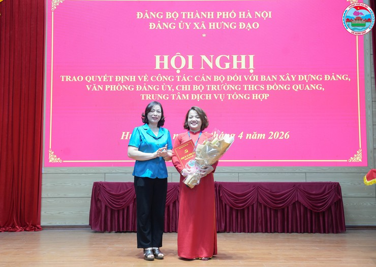 XÃ HƯNG ĐẠO TỔ CHỨC LỄ CHÀO CỜ THÁNG 4 NĂM 2026, CÔNG BỐ CÁC QUYẾT ĐỊNH VỀ CÔNG TÁC CÁN BỘ- Ảnh 3.