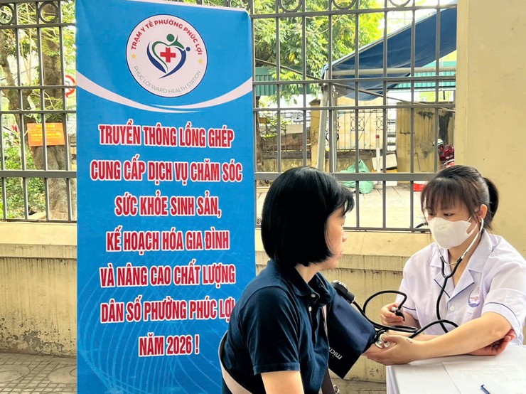 Trên 100 phụ nữ tham gia khám sàng lọc ung thư- Ảnh 1.