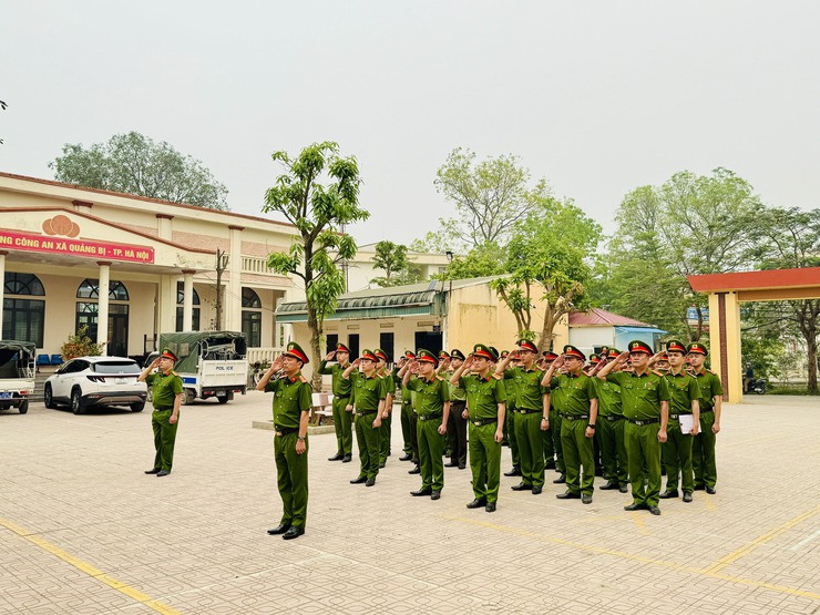 Công an xã Quảng Bị tổ chức chào cờ, sinh hoạt chính trị và sơ kết công tác Quý I/2026- Ảnh 2.