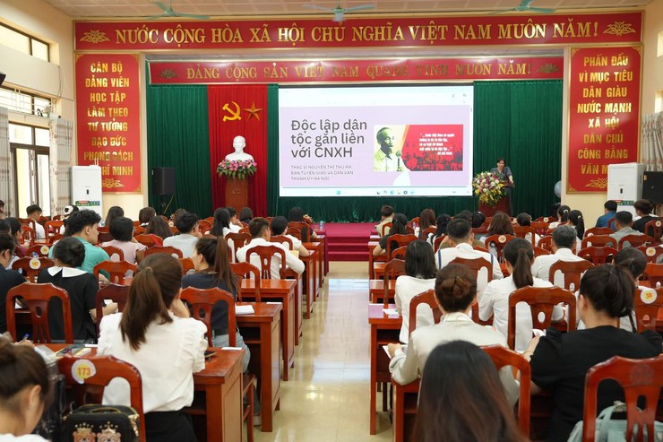 Khai giảng lớp bồi dưỡng lý luận chính trị cho 148 đảng viên mới- Ảnh 3.