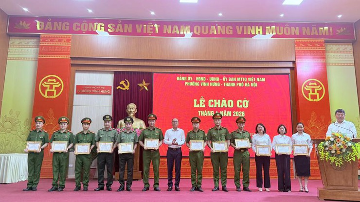 PHƯỜNG VĨNH HƯNG TỔ CHỨC LỄ CHÀO CỜ THÁNG 4- Ảnh 1.