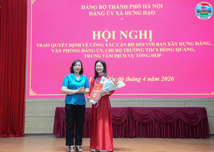 XÃ HƯNG ĐẠO TỔ CHỨC LỄ CHÀO CỜ THÁNG 4 NĂM 2026, CÔNG BỐ CÁC QUYẾT ĐỊNH VỀ CÔNG TÁC CÁN BỘ- Ảnh 4.