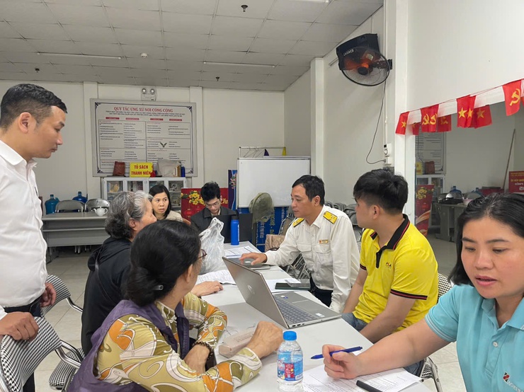 Tăng cường hỗ trợ hộ kinh doanh thực hiện việc gửi số tài khoản ngân hàng đến cơ quan thuế và đăng ký và sử dụng hóa đơn điện tử trên địa bàn phường Yên Sở- Ảnh 2.