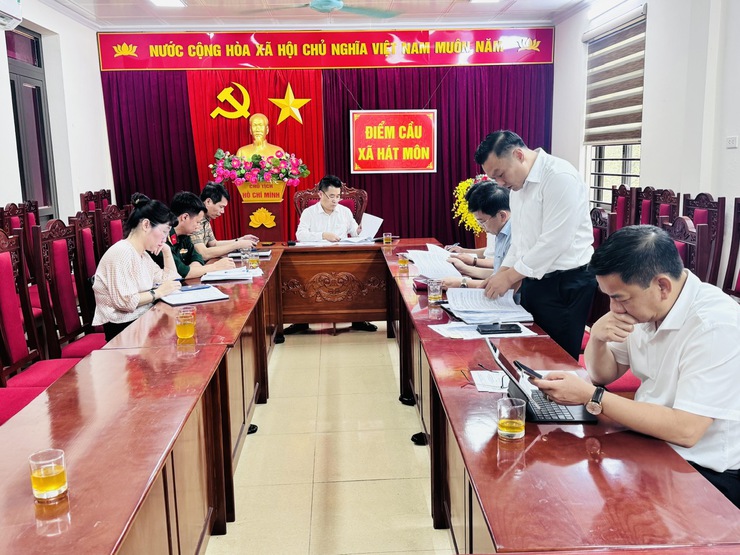 UBND xã tổ chức hội nghị thống nhất lịch công tác và trình chiếu thiết kế dự án đầu tư- Ảnh 1.