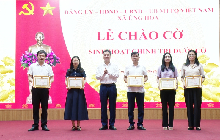 ĐẢNG UỶ - HĐND - UBND - UỶ BAN MTTQ TỔ CHỨC CHÀO CỜ THÁNG SINH HOẠT CHÍNH TRỊ THÁNG 4/2026.- Ảnh 2.