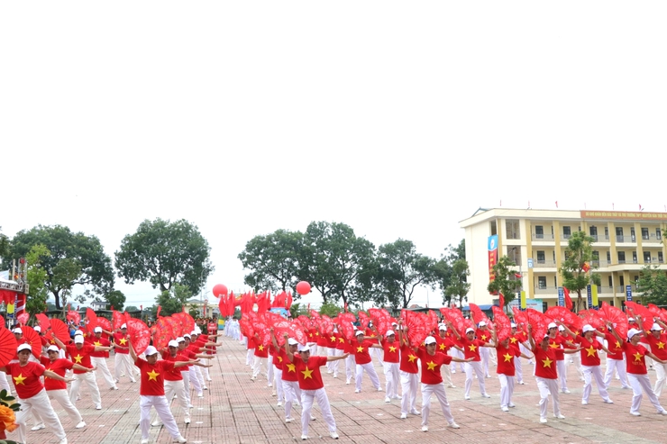 Sức khỏe toàn dân bắt đầu từ mỗi cá nhân, gia đình- Ảnh 3.