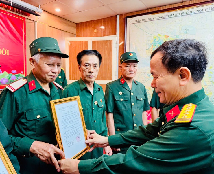 Chi hội CCB Công ty Nam Á kết nạp 7 hội viên mới- Ảnh 3.