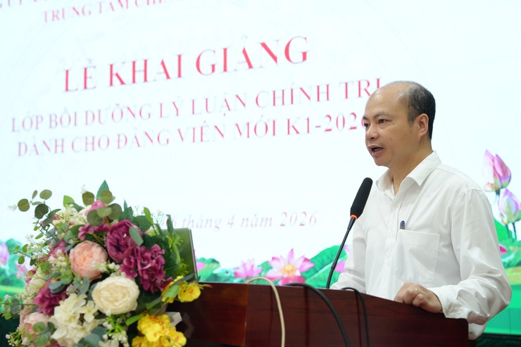 Khai giảng lớp bồi dưỡng lý luận chính trị cho 148 đảng viên mới- Ảnh 4.