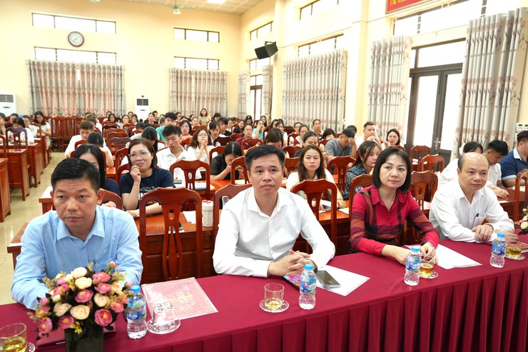 Khai giảng lớp bồi dưỡng lý luận chính trị cho 148 đảng viên mới- Ảnh 3.