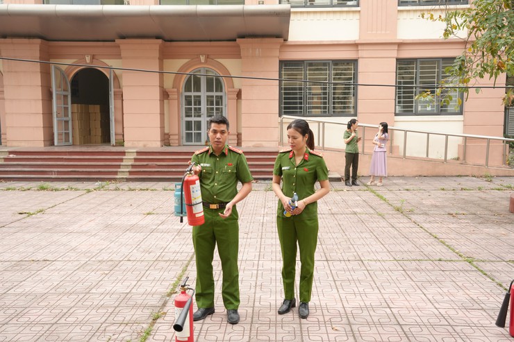 Hội Nông dân xã Thanh Oai tuyên truyền, phổ biến pháp luật và tập huấn kỹ năng phòng cháy, chữa cháy, cứu nạn cứu hộ- Ảnh 10.