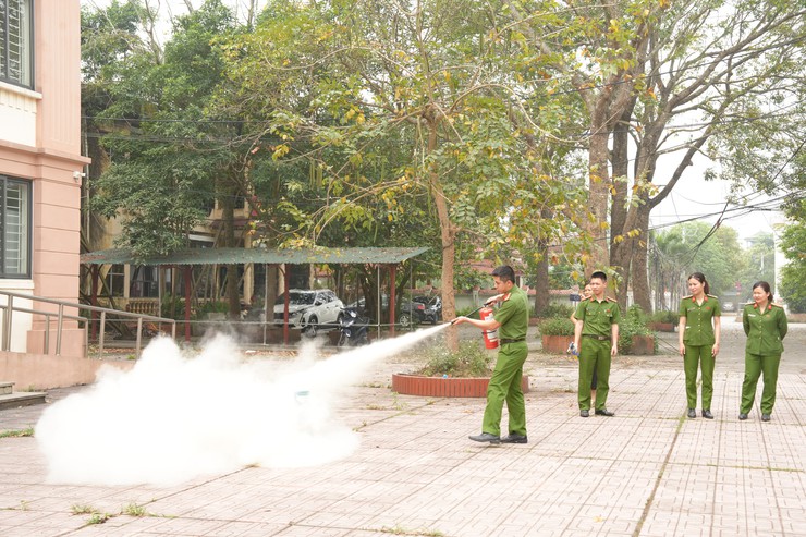 Hội Nông dân xã Thanh Oai tuyên truyền, phổ biến pháp luật và tập huấn kỹ năng phòng cháy, chữa cháy, cứu nạn cứu hộ- Ảnh 13.