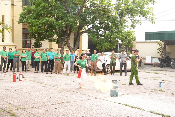 Hội Nông dân xã Thanh Oai tuyên truyền, phổ biến pháp luật và tập huấn kỹ năng phòng cháy, chữa cháy, cứu nạn cứu hộ- Ảnh 15.