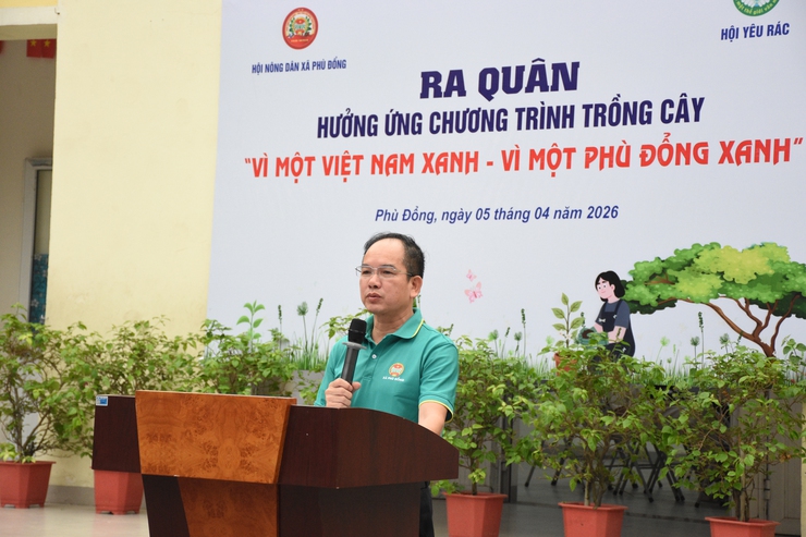 Nông dân Phù Đổng hưởng ứng trồng cây xanh, bảo vệ môi trường- Ảnh 2.