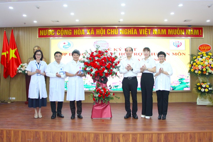 Ký kết hợp tác và hỗ trợ chuyên môn y tế giữa Trạm Y tế phường Giảng Võ và Bệnh viện Đa khoa Hòe Nhai- Ảnh 1.