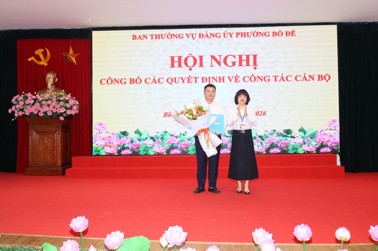 LỄ SINH HOẠT DƯỚI CỜ THÁNG 4 CƠ QUAN ĐẢNG ỦY VÀ CƠ QUAN HĐND-UBND PHƯỜNG BỒ ĐỀ- Ảnh 3.