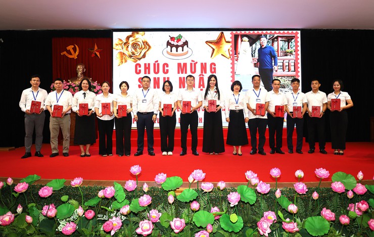 LỄ SINH HOẠT DƯỚI CỜ THÁNG 4 CƠ QUAN ĐẢNG ỦY VÀ CƠ QUAN HĐND-UBND PHƯỜNG BỒ ĐỀ- Ảnh 8.