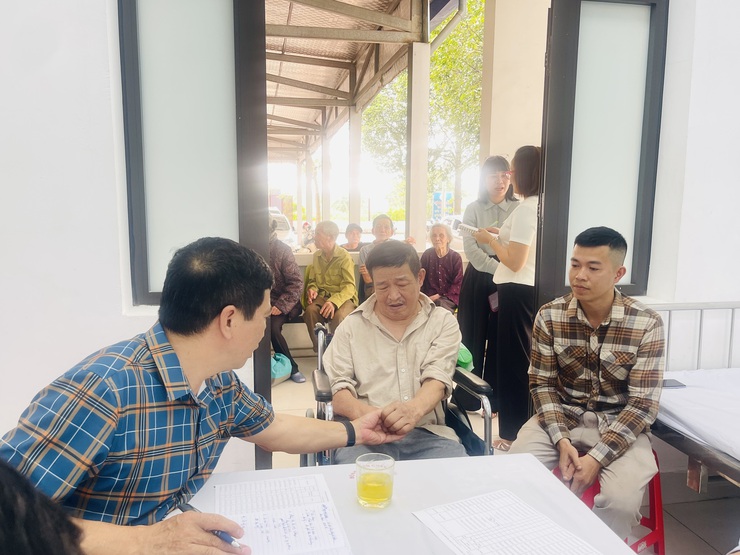 UBND xã Phúc Lộc tổ chức xét duyệt mức độ khuyết tật cho các đối tượng trên địa bàn- Ảnh 2.