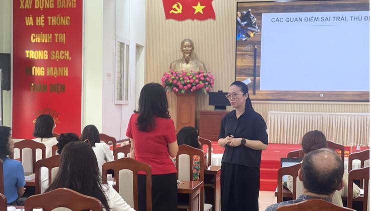 Tập huấn kỹ năng xây dựng tác phẩm chính luận cho cán bộ, đảng viên, đội ngũ báo cáo viên, tuyên truyền viên xã Ngọc Hồi- Ảnh 4.