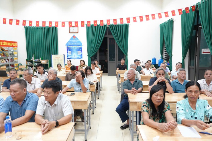 Các đồng chí Thường trực Đảng ủy xã dự sinh hoạt chi bộ thường kỳ tháng 4- Ảnh 3.