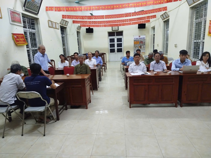 Các đồng chí Thường trực Đảng ủy xã dự sinh hoạt chi bộ thường kỳ tháng 4- Ảnh 5.