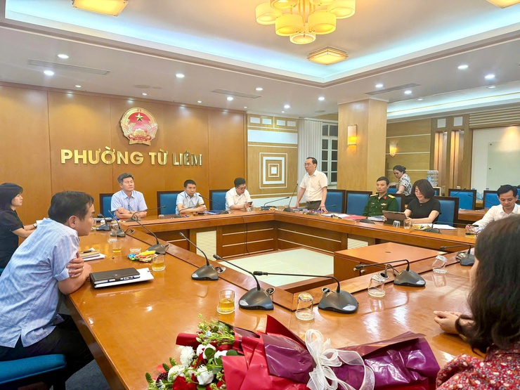 UBND phường Từ Liêm tổ chức hội nghị công bố quyết định về công tác cán bộ tại trường Tiểu học Phú Đô- Ảnh 1.