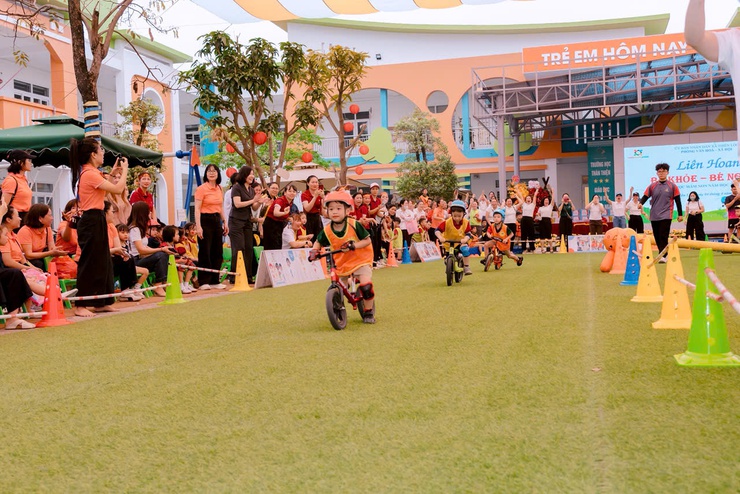 Liên hoan "Bé khỏe – Bé ngoan" cấp học mầm non xã Thiên Lộc, năm học 2025–2026: Lan tỏa niềm vui, ươm mầm phát triển toàn diện- Ảnh 6.