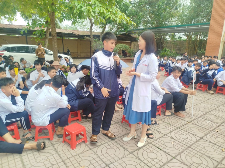 Trường THCS Khai Thái giáo dục sức khỏe vị thành niên - Ảnh 4.