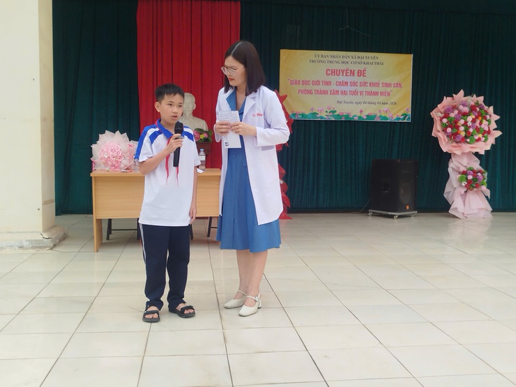 Trường THCS Khai Thái giáo dục sức khỏe vị thành niên - Ảnh 1.