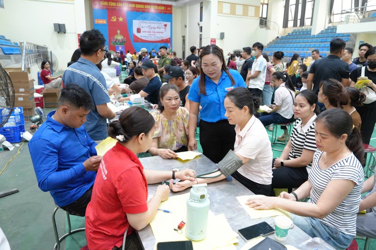 "Giọt hồng lan tỏa – Sự sống nở hoa": Thanh Oai tiếp nhận 276 đơn vị máu an toàn- Ảnh 2.