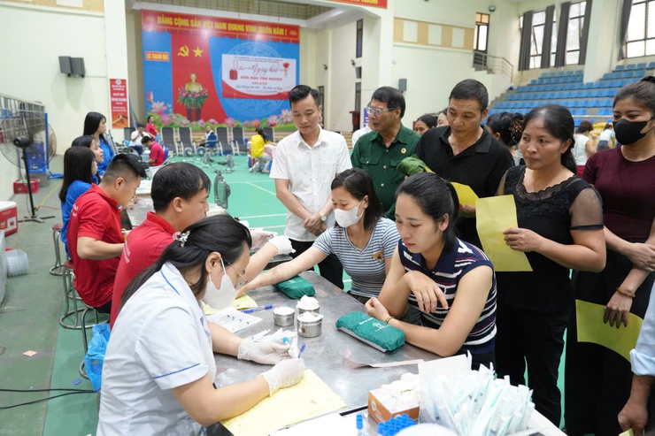 "Giọt hồng lan tỏa – Sự sống nở hoa": Thanh Oai tiếp nhận 276 đơn vị máu an toàn- Ảnh 5.