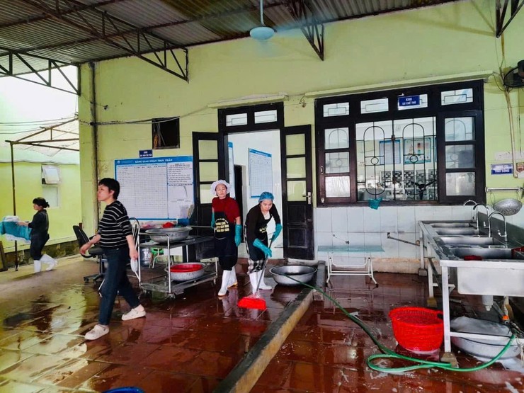 Chủ động phòng, chống dịch bệnh: Yên Nghĩa triển khai cao điểm vệ sinh, khử khuẩn trường lớp- Ảnh 6.