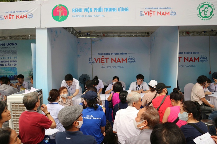 Phường Hai Bà Trưng phối hợp với Hội thầy thuốc trẻ Việt Nam và các Bệnh viện Trung ương tổ chức khám sức khoẻ cho Nhân dân và hưởng ứng Ngày Sức khoẻ toàn dân năm 2026- Ảnh 13.