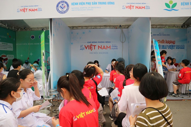 Phường Hai Bà Trưng phối hợp với Hội thầy thuốc trẻ Việt Nam và các Bệnh viện Trung ương tổ chức khám sức khoẻ cho Nhân dân và hưởng ứng Ngày Sức khoẻ toàn dân năm 2026- Ảnh 14.