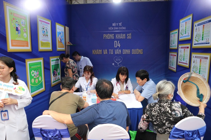 Phường Hai Bà Trưng phối hợp với Hội thầy thuốc trẻ Việt Nam và các Bệnh viện Trung ương tổ chức khám sức khoẻ cho Nhân dân và hưởng ứng Ngày Sức khoẻ toàn dân năm 2026- Ảnh 8.