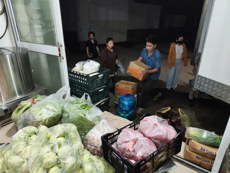 Xã Phú Xuyên: Tăng cường kiểm tra công tác đảm bảo an toàn thực phẩm tại các cơ sở cung cấp suất ăn bán trú cho các trường học.- Ảnh 3.