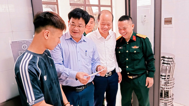 Hơn 300 thanh niên xã Tam Hưng hăng hái tham gia đăng ký nghĩa vụ quân sự năm 2026- Ảnh 1.