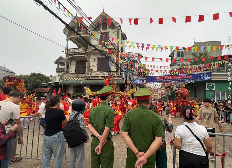 Công an xã Phú Nghĩa đảm bảo an ninh trật tự tại các lễ hội trên địa bàn- Ảnh 2.
