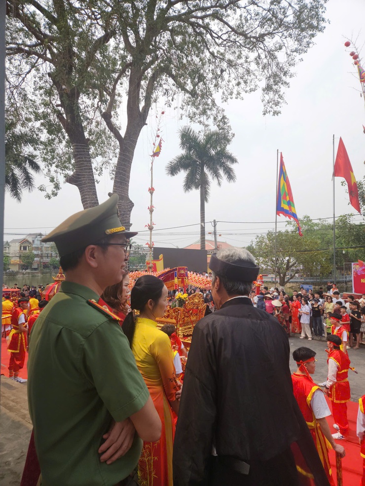 Công an xã Phú Nghĩa đảm bảo an ninh trật tự tại các lễ hội trên địa bàn- Ảnh 3.