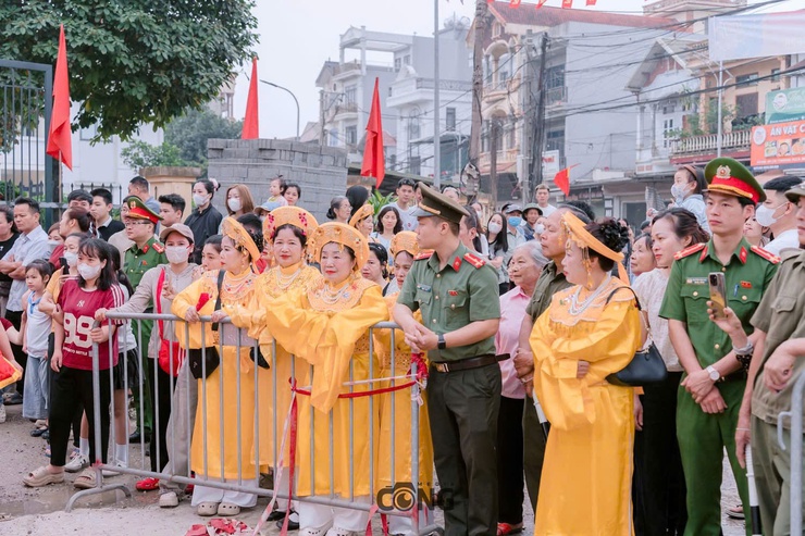 Công an xã Phú Nghĩa đảm bảo an ninh trật tự tại các lễ hội trên địa bàn- Ảnh 5.
