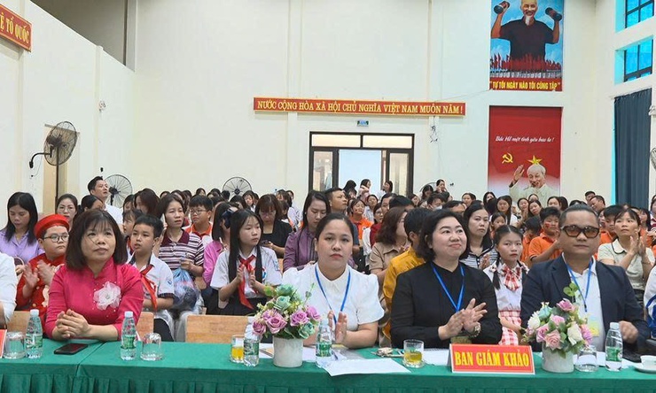 Phúc Thọ tổ chức thành công Chung khảo Hội thi Hùng biện Tiếng Anh năm học 2025–2026- Ảnh 1.