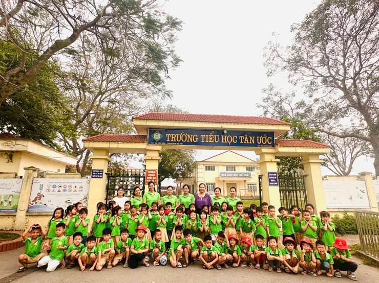  Trải nghiệm làm học sinh Tiểu Học của các bé mẫu giáo 5 tuổi trường mầm non Tân Ước - Ảnh 1.