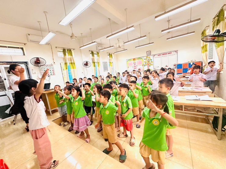  Trải nghiệm làm học sinh Tiểu Học của các bé mẫu giáo 5 tuổi trường mầm non Tân Ước - Ảnh 3.