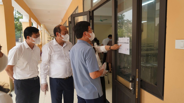 Xã Tây Phương kiểm tra công tác tổ chức bữa ăn bán trú tại các trường học- Ảnh 3.