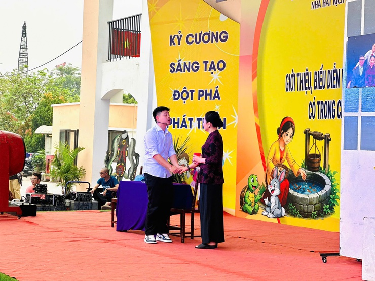 XÃ VĨNH THANH TỔ CHỨC CHƯƠNG TRÌNH GIỚI THIỆU, BIỂU DIỄN CÁC VỞ DIỄN CHUYỂN THỂ TỪ TÁC PHẨM VĂN HỌC- Ảnh 2.