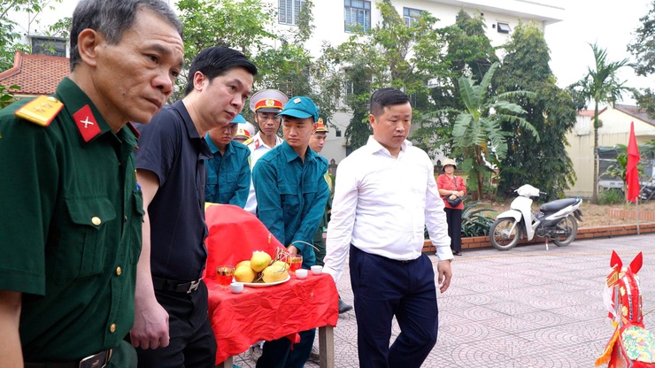 XÃ DÂN HÒA TRANG TRỌNG TỔ CHỨC LỄ TRUY ĐIỆU VÀ AN TÁNG HÀI CỐT LIỆT SĨ NGUYỄN ĐỨC YÊN- Ảnh 12.