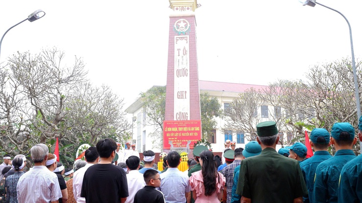 XÃ DÂN HÒA TRANG TRỌNG TỔ CHỨC LỄ TRUY ĐIỆU VÀ AN TÁNG HÀI CỐT LIỆT SĨ NGUYỄN ĐỨC YÊN- Ảnh 2.