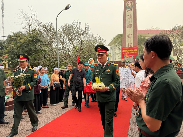 XÃ DÂN HÒA TRANG TRỌNG TỔ CHỨC LỄ TRUY ĐIỆU VÀ AN TÁNG HÀI CỐT LIỆT SĨ NGUYỄN ĐỨC YÊN- Ảnh 13.