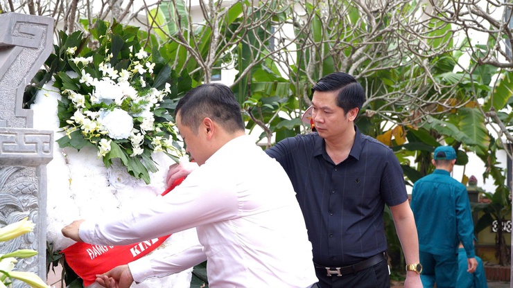 XÃ DÂN HÒA TRANG TRỌNG TỔ CHỨC LỄ TRUY ĐIỆU VÀ AN TÁNG HÀI CỐT LIỆT SĨ NGUYỄN ĐỨC YÊN- Ảnh 8.